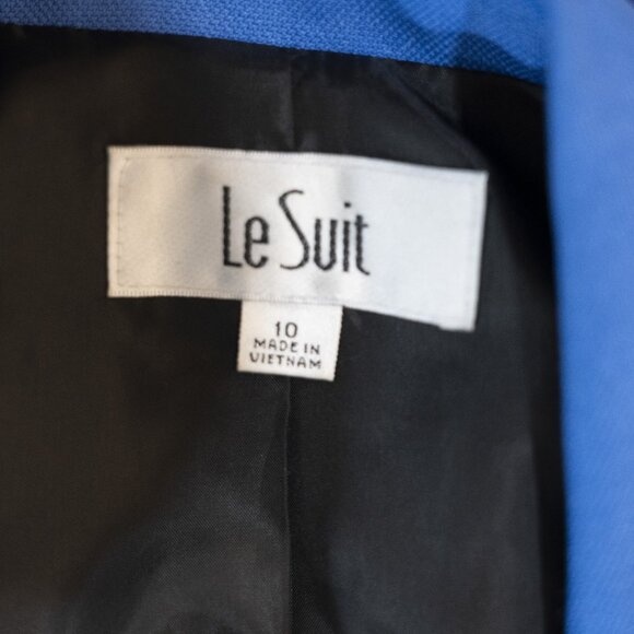 Bold in Blue Pleated Skirt Suit – Le Suit (Size 10) - Picture 7 of 7